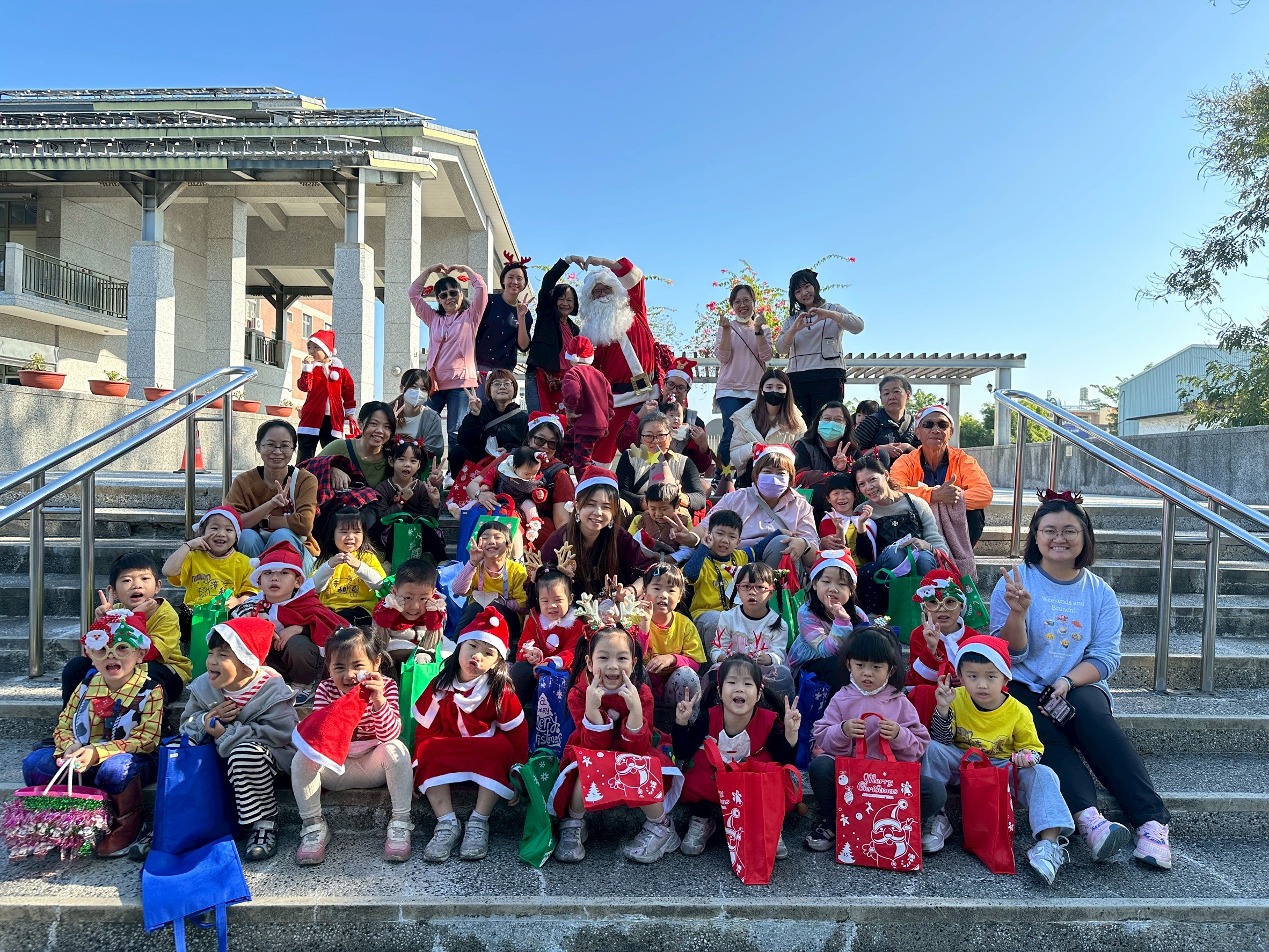 114幼兒園聖誕節報佳音暨親子體能活動另開新視窗